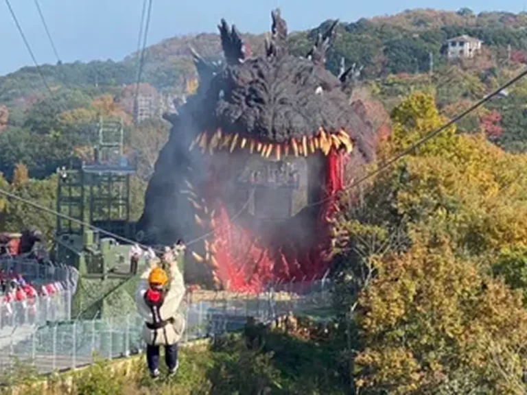 pop-culture-godzilla-nijigen-no-mori-1-1-768x576